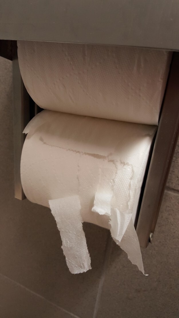 15. Рулон туалетной бумаги без начала и конца.