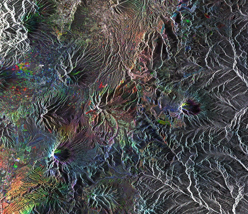 Спутник ЕКА для исследования Земли из космоса «Энвисат» сделал снимок Северо-Шотландского нагорья Эквадора. 
