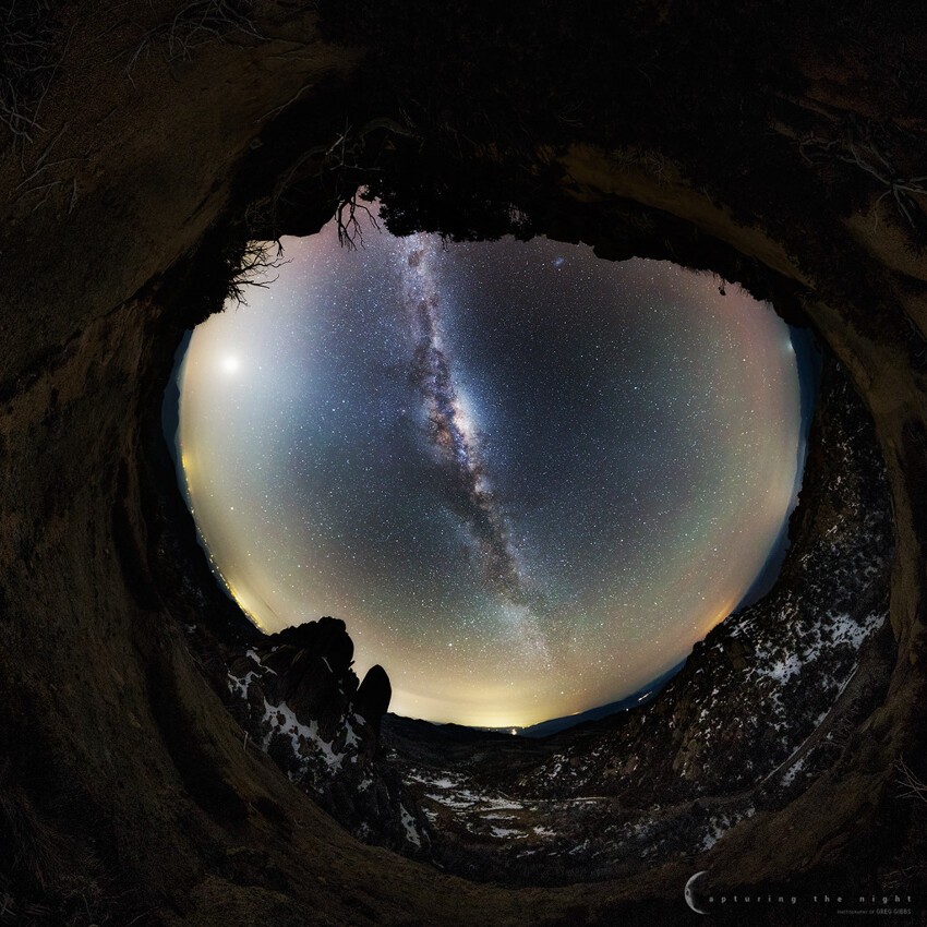 Млечный Путь, сияющий над австралийским национальным парком Маунт-Буффало.
