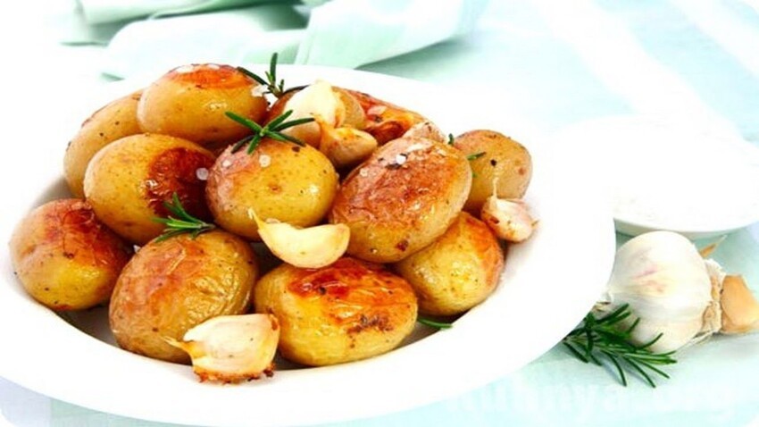 Рецепт невероятно вкусного печеного картофеля с беконом и острым перце