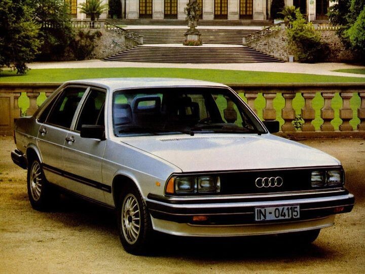 История флагманских седанов Audi