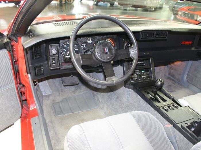 Редкий экземпляр Camaro IROC-Z 1985