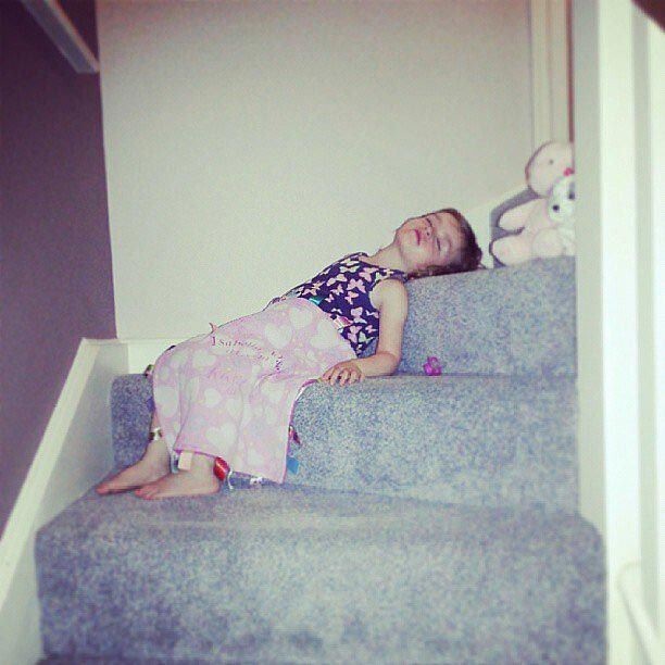 Кто сказал, что на лестнице неудобно спать?