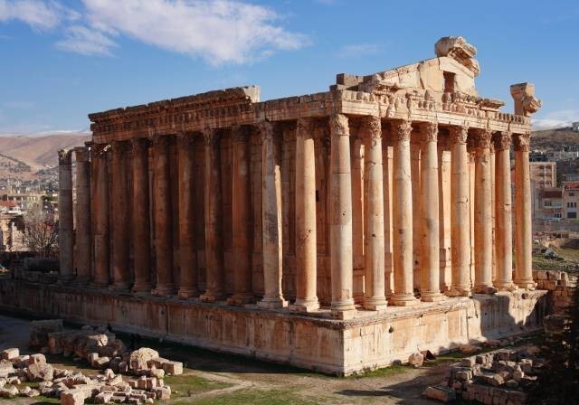 2. Достижения Римской архитектуры ещё долгое времня служили европецам домами и предметром гордости.