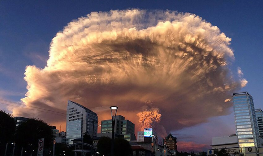 Потрясающее видео извержения чилийского вулкана