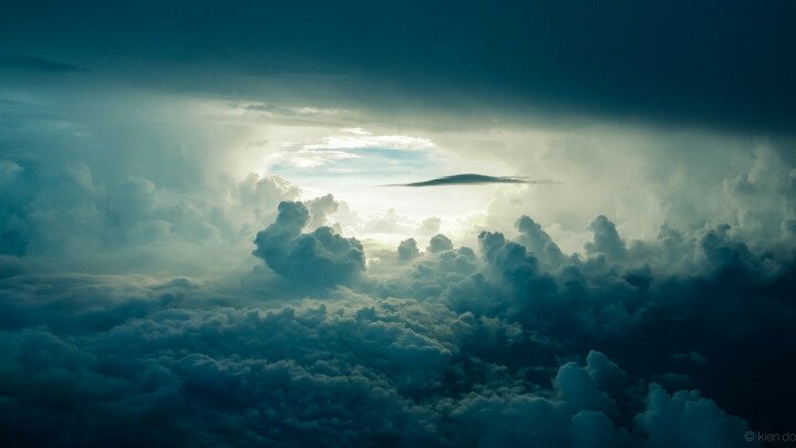 Этот ошеломляющий вид пространства среди облаков напоминает Око небесное