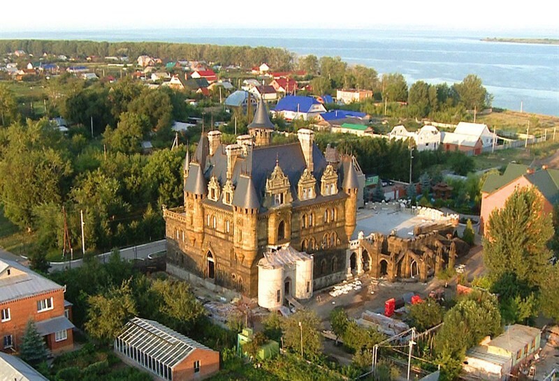 Замок Гарибальди в селе Хрящёвка Самарской области
