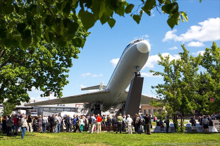 Памятник Ил-62 открыли в Шереметьево 