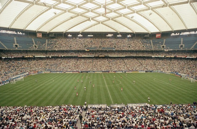 В 1994 году на стадионе был проведен первый матч Кубка мира, сыгранный в закрытом помещении.