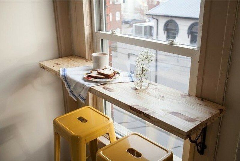 1. Окно в пол в сочетании с самодельной барной стойкой — идеальное место для завтрака