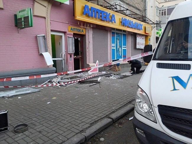 Кто взорвал офис Сбербанка в Киеве?