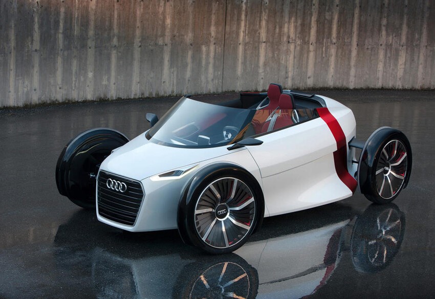 Прототип Audi Urban Spyder дебютировал в 2011 году на автосалоне во Франкфурте. Концепт получил пару электромоторов, питающихся от литий-ионных батарей.
