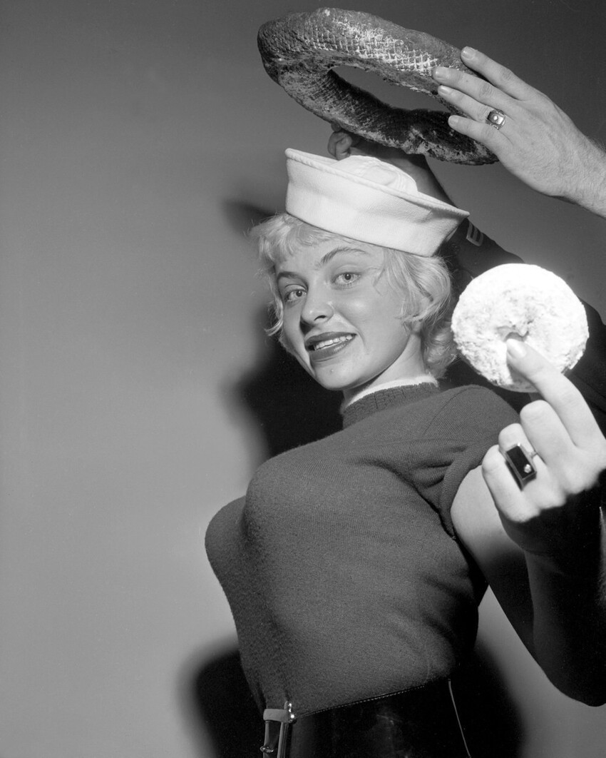 17. Королева Пончиков, 1957