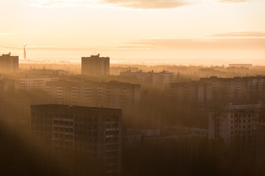 15. Город-призрак на рассвете