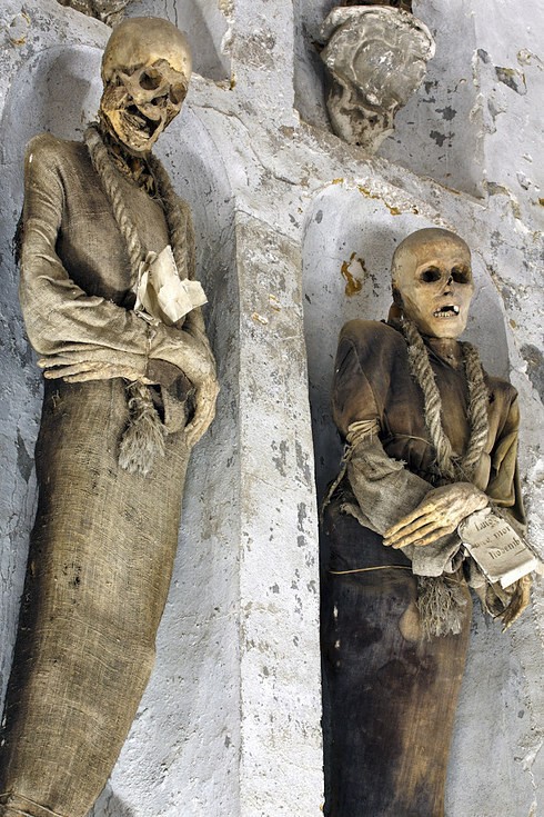 "А если кто-то просто ищет самое странное зрелище в мире - я всегда советую взглянуть на мумий в Палермо, Сицилия".