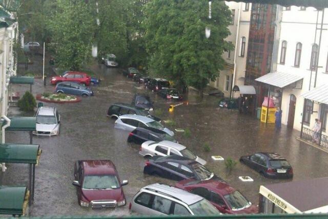 Как правильно плавать на машине во время потопа
