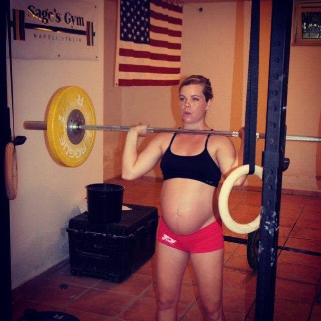 31 фото женщин, продолжающих тренироваться во время беременности 