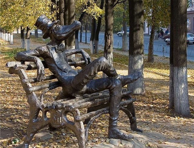 Памятник крокодилу Гене в Ижевске