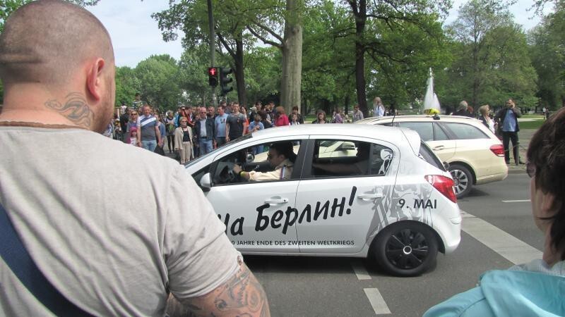 Согласитесь, забавно видеть такую надпись на автомобиле именно в Берлине.