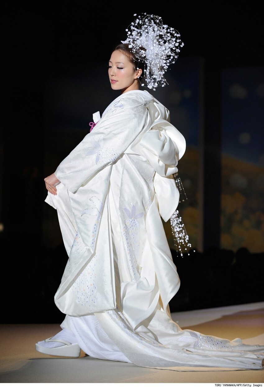 В Японии не обойдется без шикарного белого кимоно