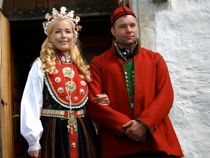 В Норвегии обязательным аттрибутом невесты считается корона