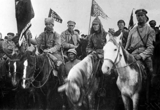 1920 год. Гражданская война. Бойцы Первой конной армии Буденного на митинге.