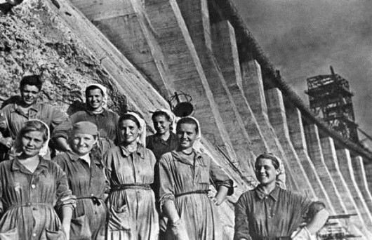 1947 год. Молодые строители Днепрогэса.