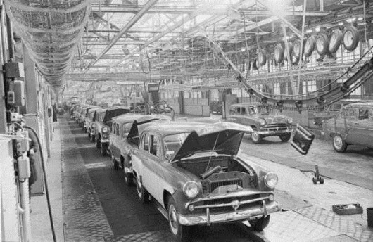 1950-е годы. На Московском заводе малолитражных автомобилей.