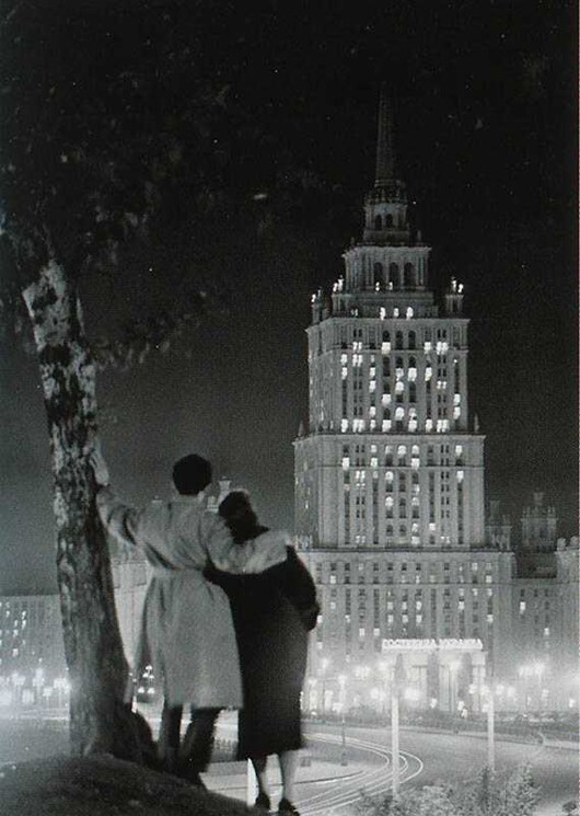1950 год. У гостиницы «Украина» в Москве.