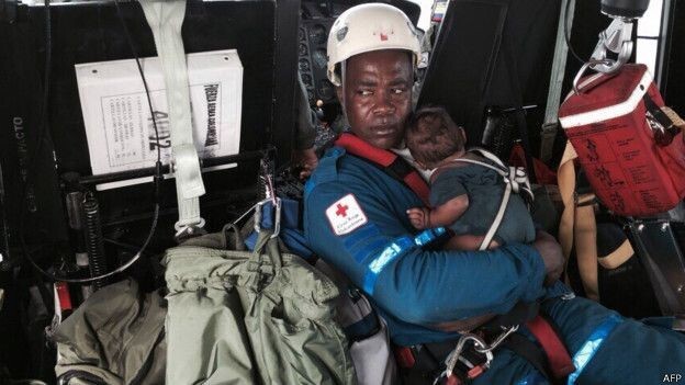 Мать с сыном выжили после крушения самолета в Колумбии