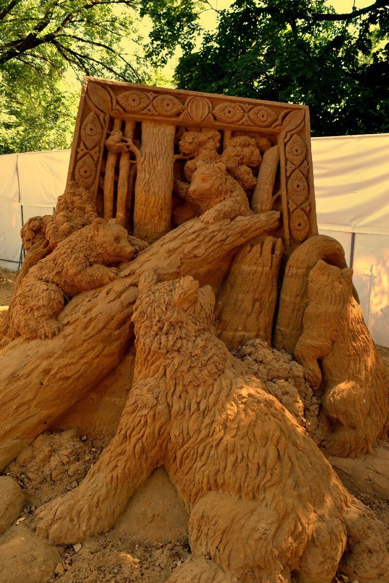 Фигуры из песка можно строить не только на пляже