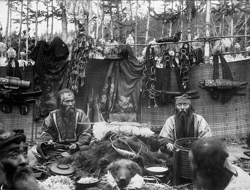 Коренные жители Сахалина ,айны на медвежьем празднике. 1905г.