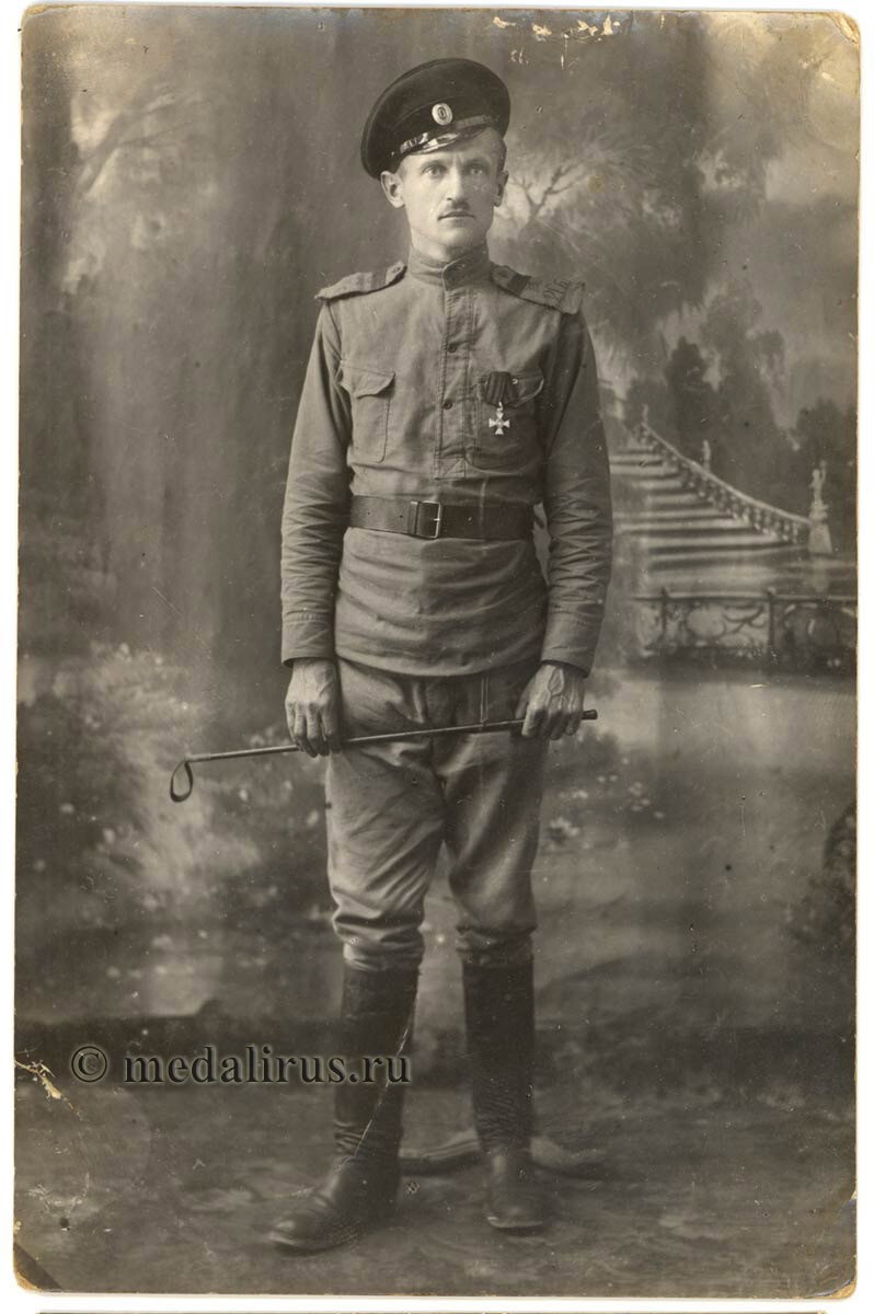 Старший унтер-офицер, телеграфист, Кавалер Георгиевского креста 4 степени.