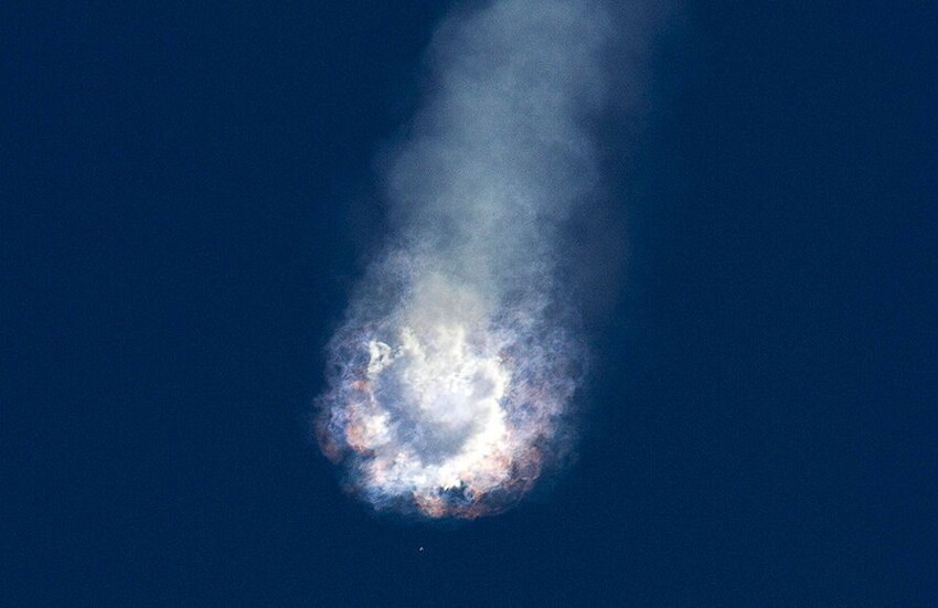 Американская ракета Falcon 9 взорвалась спустя три минуты после взлета