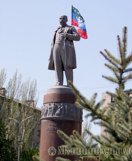 Как и не собираются сносить памятник Шевченко