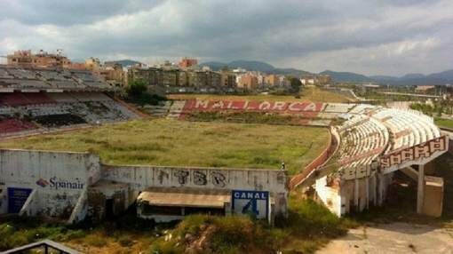 Стадион в Мальорке - Luis Sitjar. В 1998 году на этом стадионе дебютировал Хави.  Не используется с 2007 года