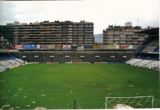 Estadio de Sarriá (Барселона). Когда-то стадион принадлежал команде "Эспаньол". Принимал матчи ЧМ-82. Вместимость 44 000.