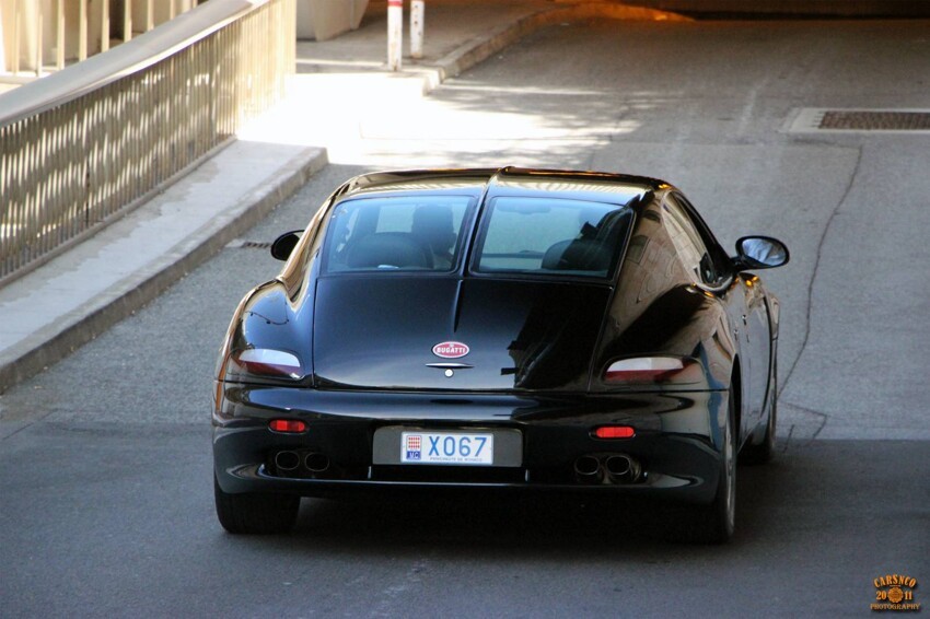 Редкий прототип Bugatti EB112 на улицах Монако