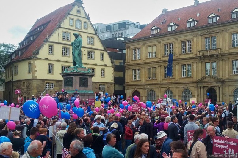 Многотысячная демонстрация против секспросвета в Штутгарте, Германия