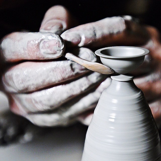 Художник создаёт удивительно крошечные керамические изделия ручной работы