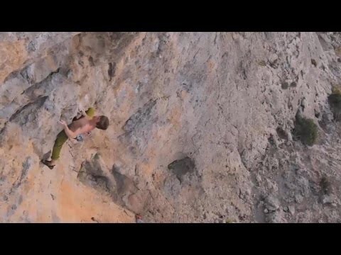 Альпинист сорвался со скалы 