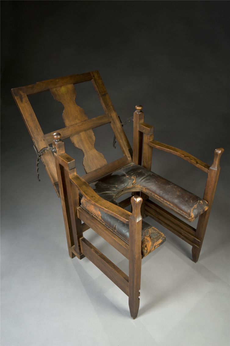 10. Европейское родовое кресло, приблизительно 1750 год