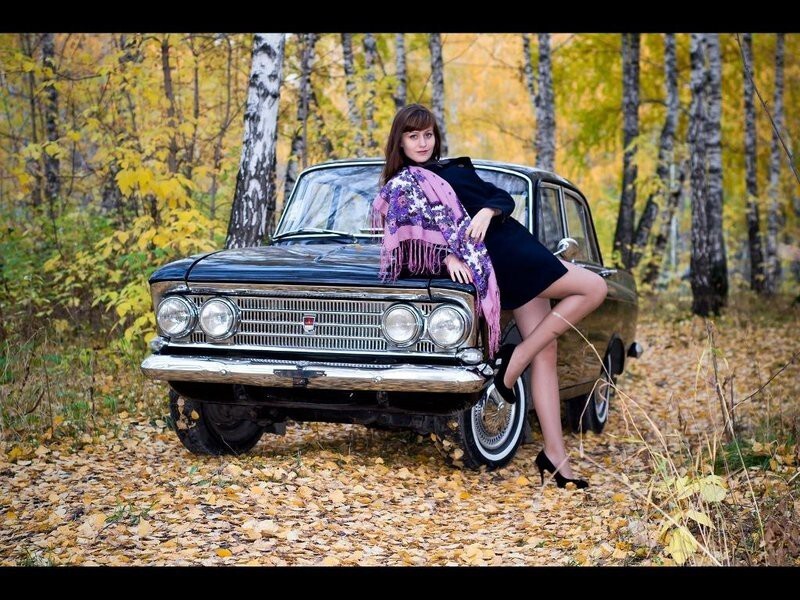 Девушка и автомобиль, ретроспектива