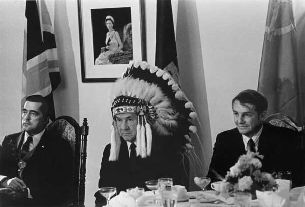 39. Председатель Совета Министров СССР Алексей Косыгин на встрече с индейскими вождями в Канаде. 1971 год
