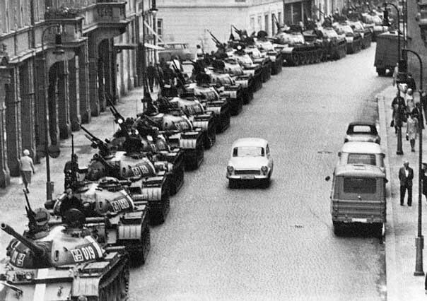 53. Советские танки в Праге. 27 августа 1968 года