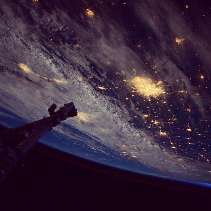 Как выглядит на снимках из Инстаграма Международная космическая станция