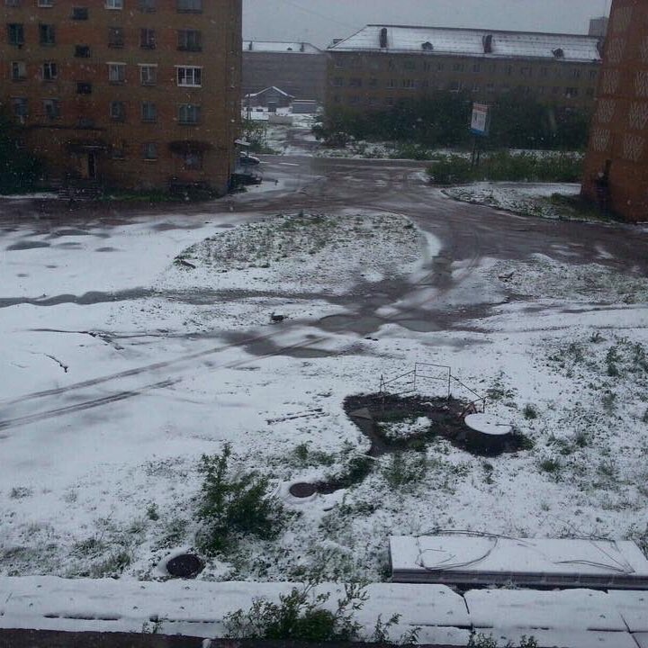 После резкого похолодания в Воркуте выпал снег 
