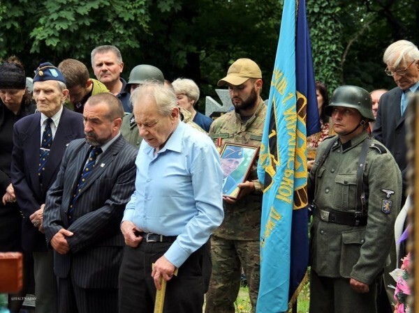Депутат Верховной Рады на торжественных похоронах лидера эсесовцев 