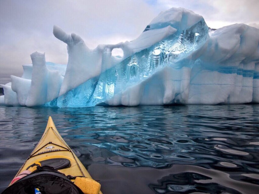 Проплывая мимо ледников