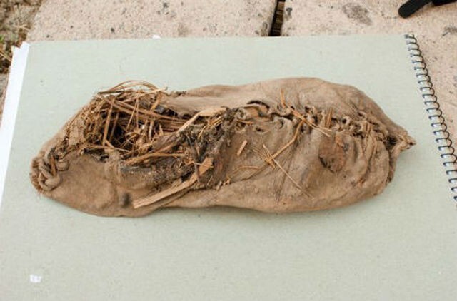 Древнейшая из известных обувь, предположительно ей 5500 лет
